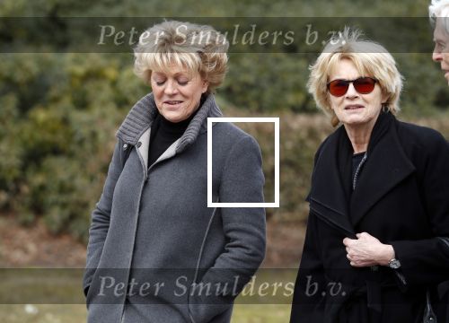 Leusden 6 maart 2018
Crematie Mies Bouwman in crematorium Leusden. Simone Kleinsma met Martine Bijl en Berend Boudewijn