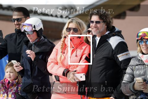 Wargain 1 maart 2018
Sonja Bakker en haar vriend  Barry van Suijdam en zoontje Bram op ski vakantie.