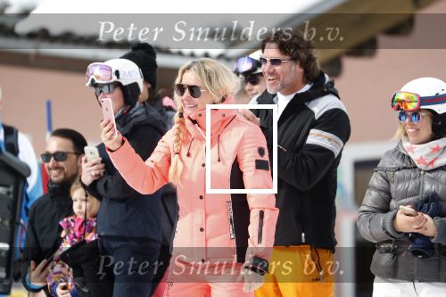 Wargain 1 maart 2018
Sonja Bakker en haar vriend  Barry van Suijdam en zoontje Bram op ski vakantie.