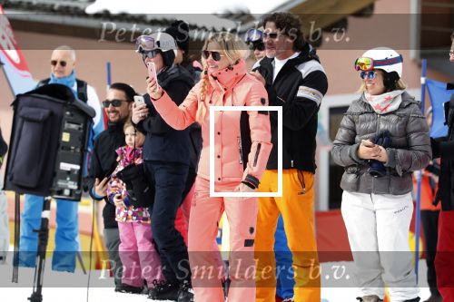 Wargain 1 maart 2018
Sonja Bakker en haar vriend  Barry van Suijdam en zoontje Bram op ski vakantie.