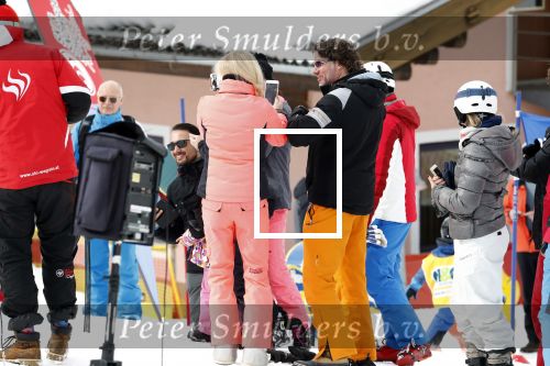 Wargain 1 maart 2018
Sonja Bakker en haar vriend  Barry van Suijdam en zoontje Bram op ski vakantie.