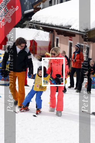 Wargain 1 maart 2018
Sonja Bakker en haar vriend  Barry van Suijdam en zoontje Bram op ski vakantie.