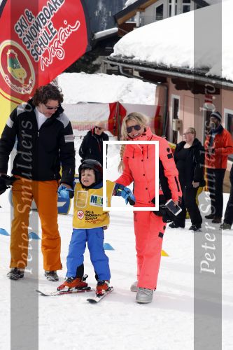 Wargain 1 maart 2018
Sonja Bakker en haar vriend  Barry van Suijdam en zoontje Bram op ski vakantie.