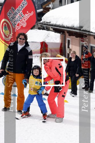 Wargain 1 maart 2018
Sonja Bakker en haar vriend  Barry van Suijdam en zoontje Bram op ski vakantie.