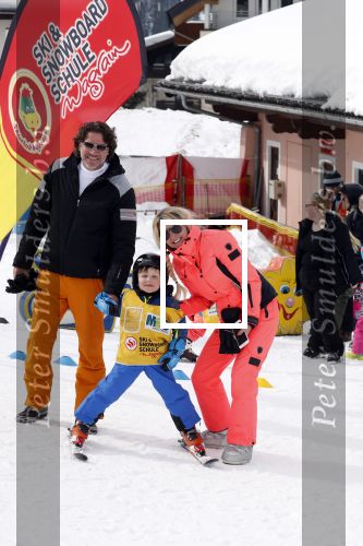 Wargain 1 maart 2018
Sonja Bakker en haar vriend  Barry van Suijdam en zoontje Bram op ski vakantie.