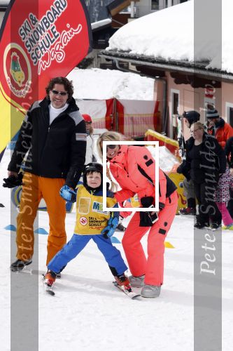 Wargain 1 maart 2018
Sonja Bakker en haar vriend  Barry van Suijdam en zoontje Bram op ski vakantie.