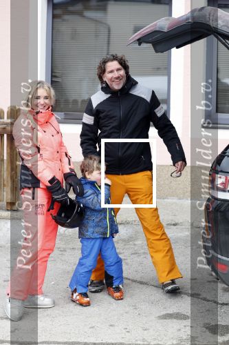 Wargain 1 maart 2018
Sonja Bakker en haar vriend  Barry van Suijdam en zoontje Bram op ski vakantie.