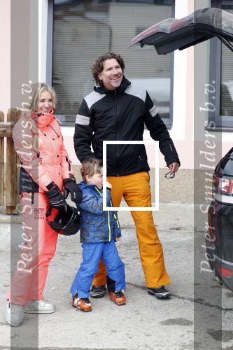 Wargain 1 maart 2018
Sonja Bakker en haar vriend  Barry van Suijdam en zoontje Bram op ski vakantie.