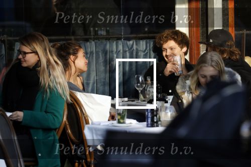 Amsterdam 21 februari 2018
Soy Kroon en Holly Brtood op terras met stylist Tommie Driessen