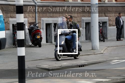Amsterdam 12 maart 2018
Stephanie Tency met haar compagnon op de scooter