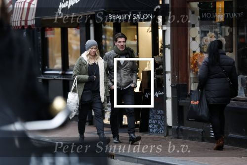Amsterdam 19 december 2017
Twan Huys en zijn vrouw op de Utrechtsestraat