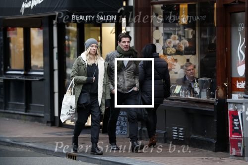 Amsterdam 19 december 2017
Twan Huys en zijn vrouw op de Utrechtsestraat