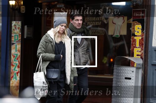 Amsterdam 19 december 2017
Twan Huys en zijn vrouw op de Utrechtsestraat