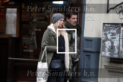 Amsterdam 19 december 2017
Twan Huys en zijn vrouw op de Utrechtsestraat