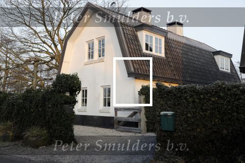 Loosdrecht 21 februari 2018
Gedenkteken voor Fleur Balkestein , het meisje van 19 die doodgereden werd na straatrace vader en zoon Walter vv W en Casper van W. Dit is hun huis