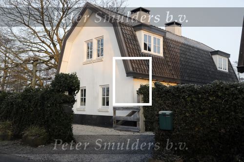 Loosdrecht 21 februari 2018
Gedenkteken voor Fleur Balkestein , het meisje van 19 die doodgereden werd na straatrace vader en zoon Walter vv W en Casper van W. Dit is hun huis