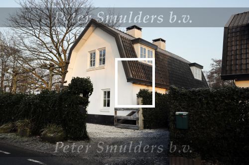 Loosdrecht 21 februari 2018
Gedenkteken voor Fleur Balkestein , het meisje van 19 die doodgereden werd na straatrace vader en zoon Walter vv W en Casper van W. Dit is hun huis