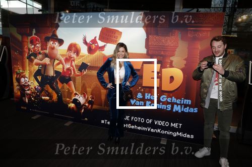 Amsterdam 11 februari 2018
Premiere Ted en het geheim van koning Midas in Pathe arena. Yvonne Coldeweijer met vriend??