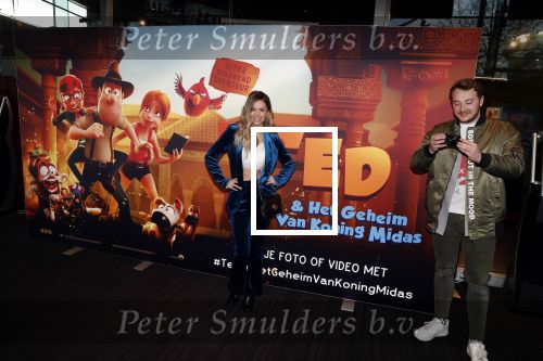 Amsterdam 11 februari 2018
Premiere Ted en het geheim van koning Midas in Pathe arena. Yvonne Coldeweijer met vriend??