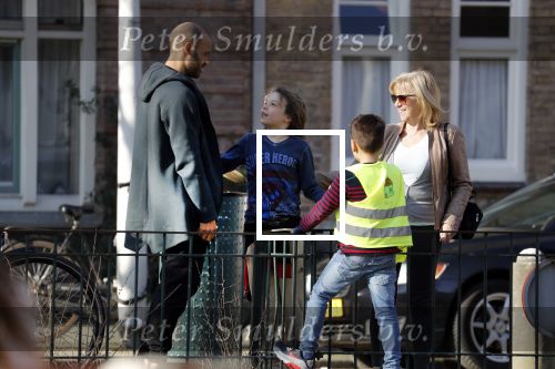 Amsterdam 27 februari 2019
Alain Clark en .. halen zijn zoontje op van school.