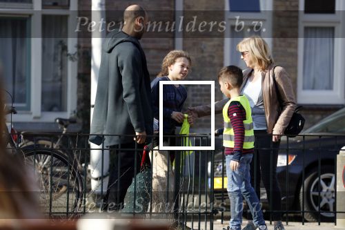 Amsterdam 27 februari 2019
Alain Clark en .. halen zijn zoontje op van school.