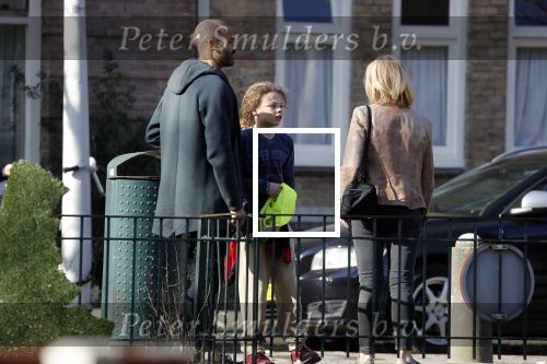 Amsterdam 27 februari 2019
Alain Clark en .. halen zijn zoontje op van school.