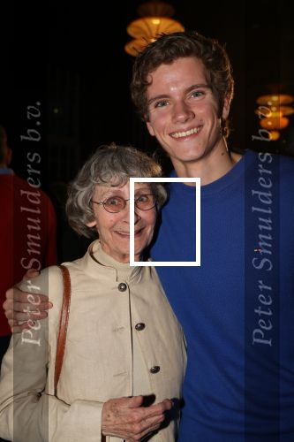 Amsterdam, 21 Februari 2019
Uitreiking boek Daphne Deckers, Dubbel Zes
Alec Deckers met oma