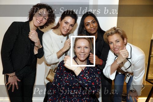Amsterdam 4 februari 2019
Presentatie armbandje câ€™est Moi  (Art) voor de Esther Vergeer foundation.
Aanwezig zijn Esther Vergeer Quinty Trustfull Anouk Smulders Evelien de Bruijn en Mark Teurlings.