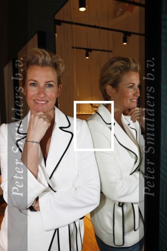 Amsterdam 4 februari 2019
Presentatie armbandje câ€™est Moi  (Art) voor de Esther Vergeer foundation.
Aanwezig zijn Esther Vergeer Quinty Trustfull Anouk Smulders Evelien de Bruijn en Mark Teurlings.