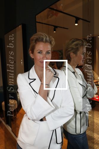 Amsterdam 4 februari 2019
Presentatie armbandje câ€™est Moi  (Art) voor de Esther Vergeer foundation.
Aanwezig zijn Esther Vergeer Quinty Trustfull Anouk Smulders Evelien de Bruijn en Mark Teurlings.