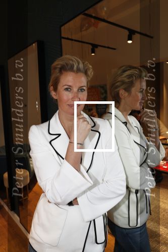 Amsterdam 4 februari 2019
Presentatie armbandje câ€™est Moi  (Art) voor de Esther Vergeer foundation.
Aanwezig zijn Esther Vergeer Quinty Trustfull Anouk Smulders Evelien de Bruijn en Mark Teurlings.