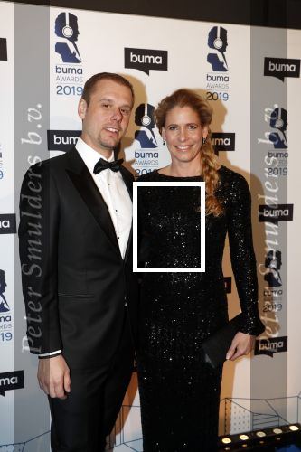 Hilversum 11 maart 2019
Uitreiking BUMA prijzen in studio 21. Armin v Buuren met zijn vrouw en compagnons