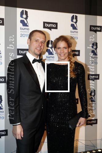 Hilversum 11 maart 2019
Uitreiking BUMA prijzen in studio 21. Armin v Buuren met zijn vrouw en compagnons