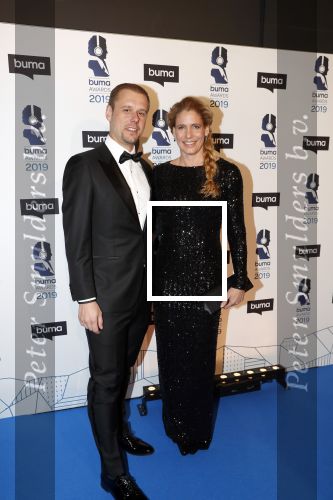 Hilversum 11 maart 2019
Uitreiking BUMA prijzen in studio 21. Armin v Buuren met zijn vrouw en compagnons