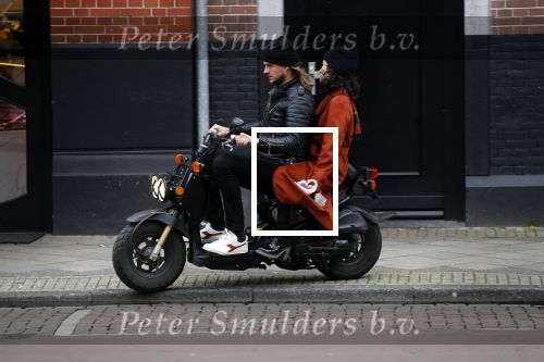 Amsterdam 8 maart 2019
Birgit Schuurman en haar nieuwe vriend Sander v Haarlem op scooter onderweg naar Cafe Carter in Amsterdam zuid.