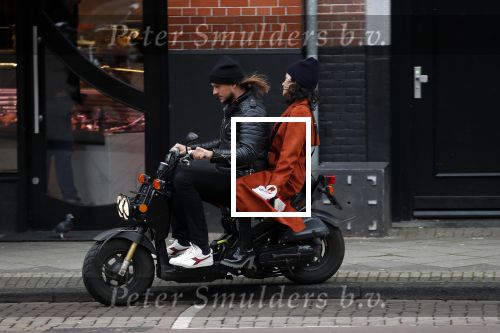 Amsterdam 8 maart 2019
Birgit Schuurman en haar nieuwe vriend Sander v Haarlem op scooter onderweg naar Cafe Carter in Amsterdam zuid.