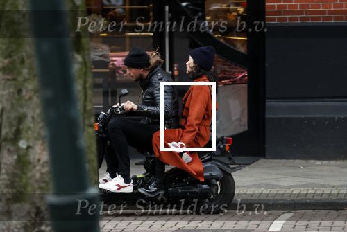 Amsterdam 8 maart 2019
Birgit Schuurman en haar nieuwe vriend Sander v Haarlem op scooter onderweg naar Cafe Carter in Amsterdam zuid.