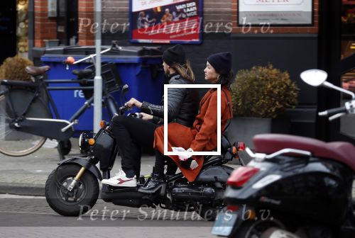 Amsterdam 8 maart 2019
Birgit Schuurman en haar nieuwe vriend Sander v Haarlem op scooter onderweg naar Cafe Carter in Amsterdam zuid.