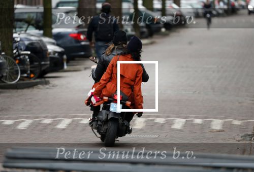 Amsterdam 8 maart 2019
Birgit Schuurman en haar nieuwe vriend Sander v Haarlem op scooter onderweg naar Cafe Carter in Amsterdam zuid.