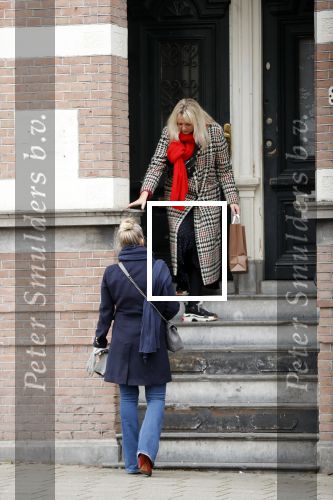 Amsterdam 1 maart 2019
Bridget Maasland verlaat haar nieuwe huis en gaat met een vriendin fietsend weg.