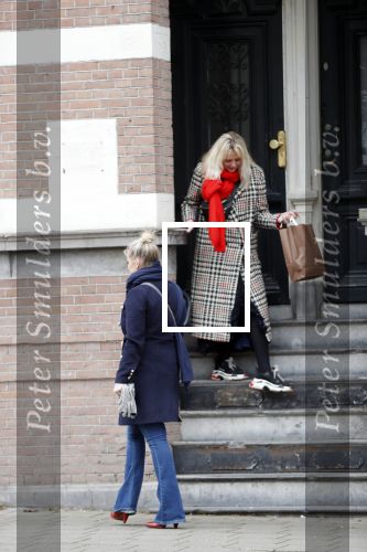 Amsterdam 1 maart 2019
Bridget Maasland verlaat haar nieuwe huis en gaat met een vriendin fietsend weg.