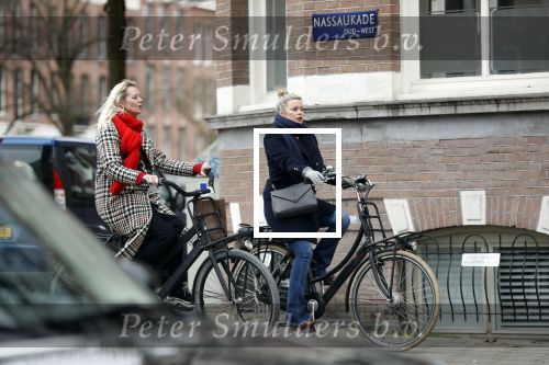 Amsterdam 1 maart 2019
Bridget Maasland verlaat haar nieuwe huis en gaat met een vriendin fietsend weg.