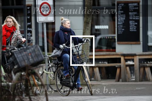 Amsterdam 1 maart 2019
Bridget Maasland verlaat haar nieuwe huis en gaat met een vriendin fietsend weg.