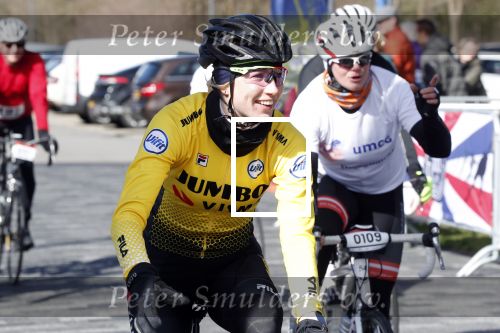 Heerenveen 17 maart 2019
De hollandse 100 voor de stichting lymphe&Co in Thialf.
Aanwezig oa Prins Bernhard jr Prinses Annette Prins Pieter Christiaan Mr Pieter v Vollenhoven Prinses Margriet Rosanna Kluivert Monique des Bouvrie en Tim Douwsma. Carlijn Achtereekte