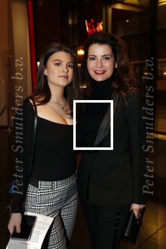 Amsterdam 6 februari 2019
Premiere de waarheid in het de la mar theater. carolien de Bruijn met dochter