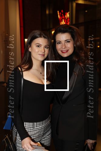 Amsterdam 6 februari 2019
Premiere de waarheid in het de la mar theater. carolien de Bruijn met dochter