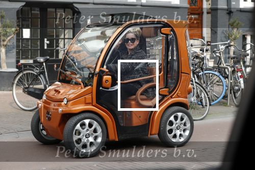 Amsterdam 28 februari 2019
Connie Witteman met een vriendin in haar Biro karretje ( Connieâ€™s creative car concept)