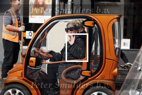 Amsterdam 28 februari 2019
Connie Witteman met een vriendin in haar Biro karretje ( Connieâ€™s creative car concept)