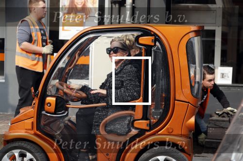 Amsterdam 28 februari 2019
Connie Witteman met een vriendin in haar Biro karretje ( Connieâ€™s creative car concept)