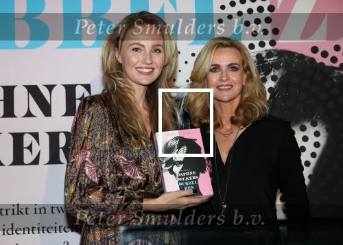 Amsterdam, 21 Februari 2019
Uitreiking boek Daphne Deckers, Dubbel Zes
Daphne Deckers met Kelly Weekers
